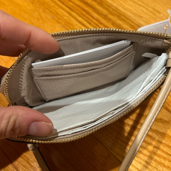 COACH Wristlet Genuine New w/ tags and box. - Picture 4 of 9